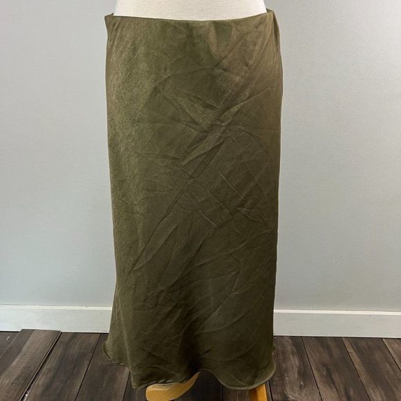 NWOT FORGOTTEN GRACE Olive Green Lined Polyester Skirt (No Size Tag) - Picture 3 of 9